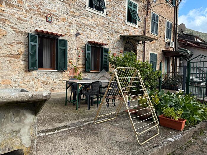 Casa quadrilocale in vendita in Strada Comunale delle Casette, Massa