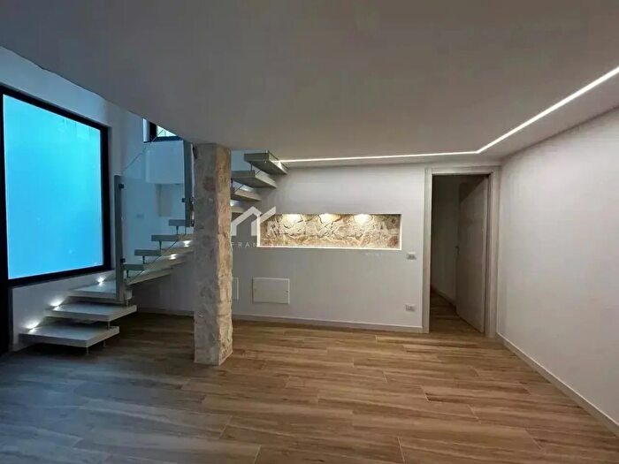 Appartamento bilocale in vendita in Via Fratelli Rosselli, Milano