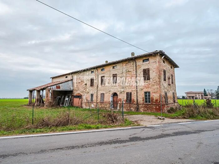 Casa con 6 locali in vendita in Strada Bianconese, Fontevivo