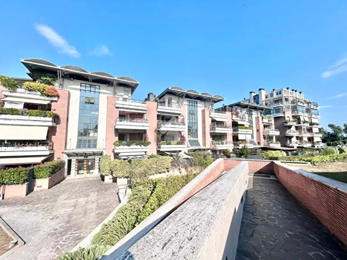 Appartamento trilocale in vendita in Via Giorgio Vigolo, Roma