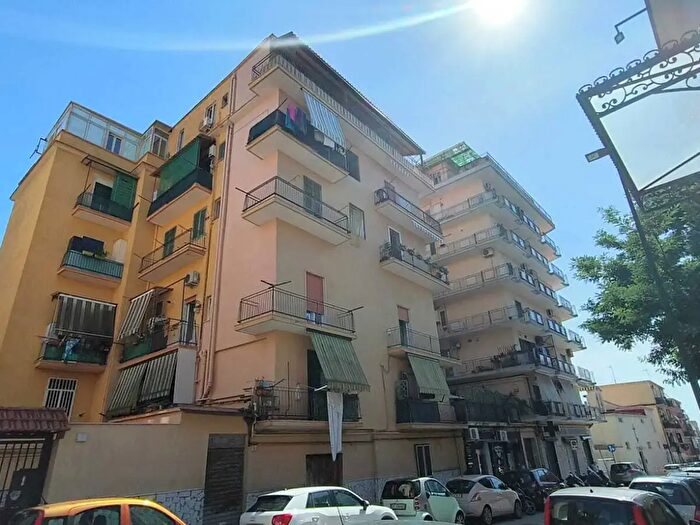 Appartamento trilocale in vendita in Napoli
