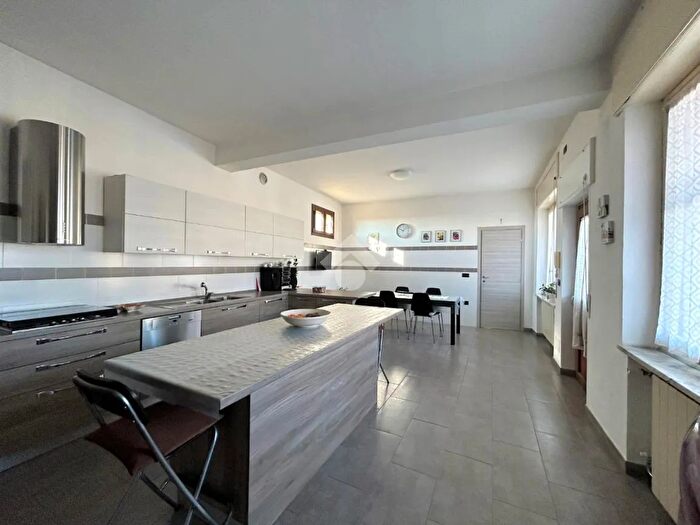 Casa con 16 locali in vendita in Viale Augusto Franzoi, San Germano Vercellese