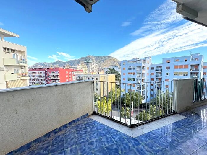 Appartamento quadrilocale in vendita in Largo Friuli, Palermo