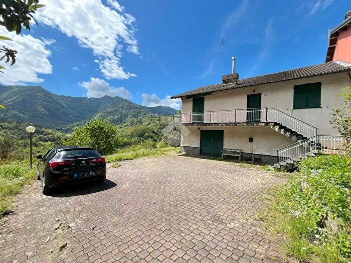 Casa bilocale in vendita in Via Novellina, Moconesi