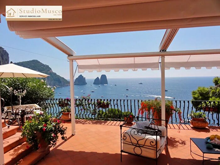 Appartamento con 6 locali in vendita in Via Marina Piccola, Capri