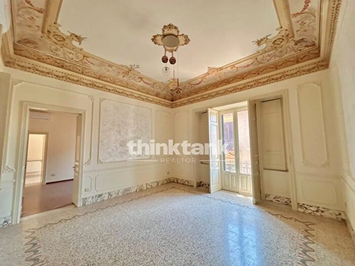 Appartamento con 8 locali in affitto in Via Pietro Toselli, Catania