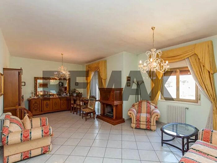 Appartamento quadrilocale in vendita in Via Pulei, Mascalucia