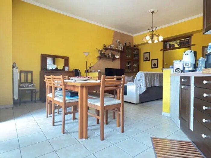 Appartamento trilocale in vendita in Via Alberobello, Roma