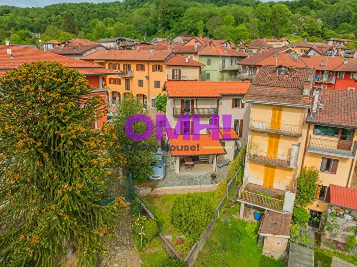 Casa trilocale in vendita in Piazza Vittorio Veneto, Bedero Valcuvia