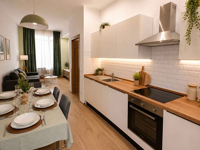 Appartamento trilocale in affitto in Via Tommaso da Cazzaniga, Moscova, Milano