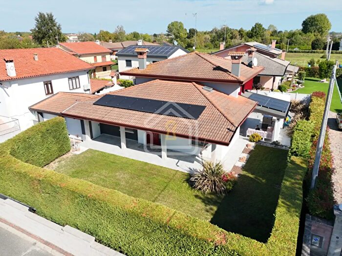 Casa con 5 locali in vendita in Via Albaredo, Palazzolo Dello Stella