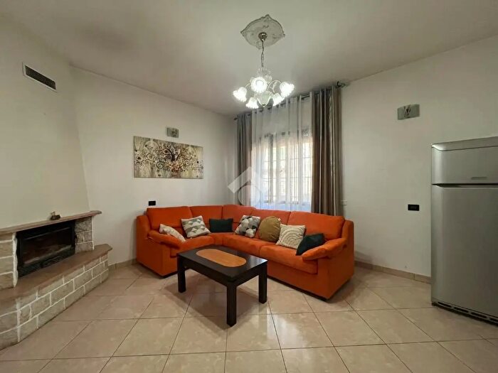 Casa quadrilocale in vendita in Via Virgilio, Borgocarbonara