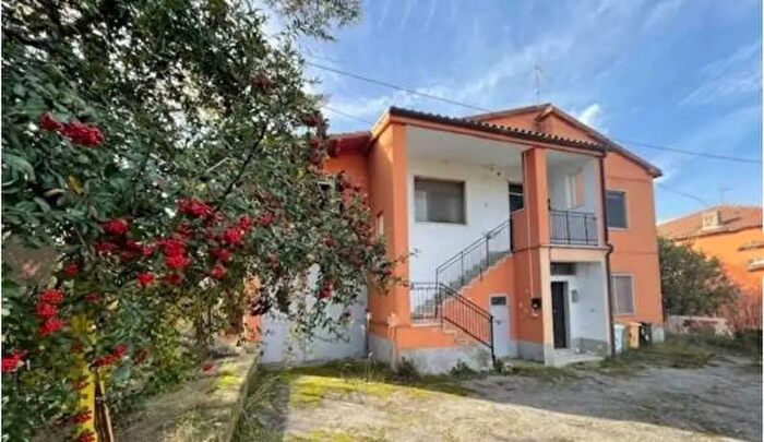 Casa con 6 locali in vendita in Contrada Chioviano, Bisenti