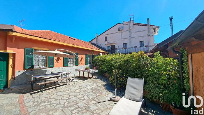 Appartamento con 10 locali in vendita in Via Chicchezza, Quiliano