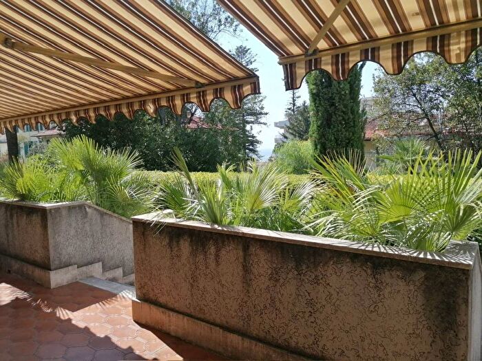 Appartamento con 5 locali in affitto in Corso degli Inglesi, Sanremo