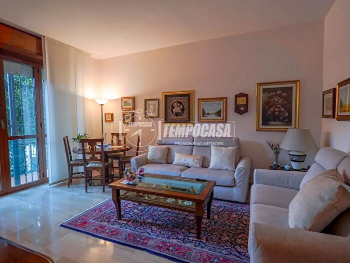 Appartamento quadrilocale in vendita in Via Sansovino, Lainate