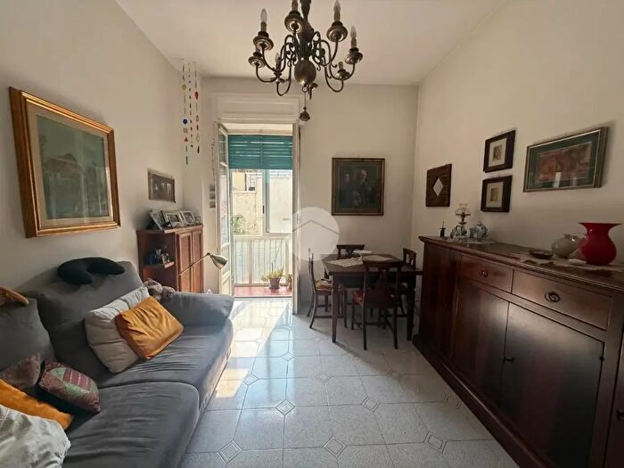 Appartamento trilocale in vendita in Via Borgosesia, Torino