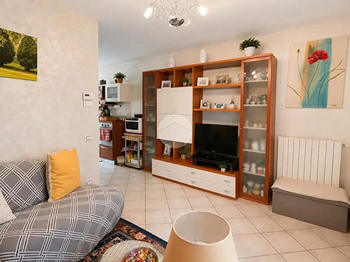 Casa trilocale in vendita in Via Vittorio Veneto, Piancogno