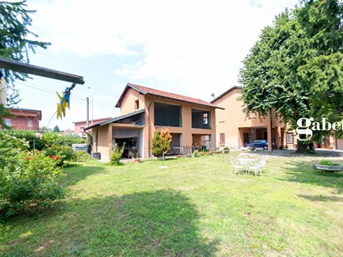 Casa con 10 locali in vendita in Via Colleoni, Robbiate
