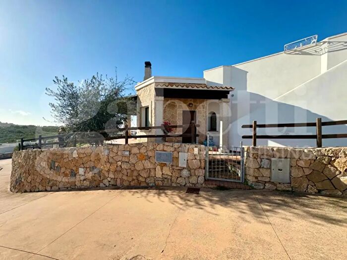 Casa trilocale in vendita in Loc Monte Carru Snc, Alghero