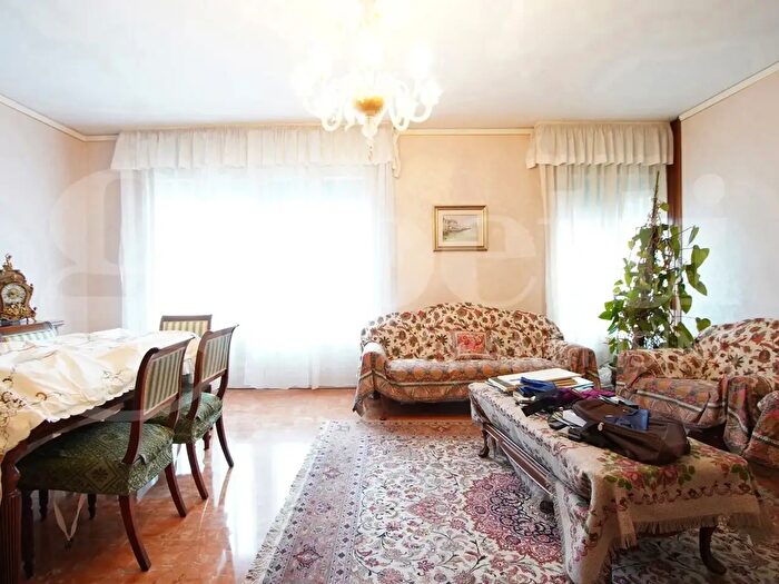 Appartamento con 5 locali in vendita in Viale San Marco, Venezia