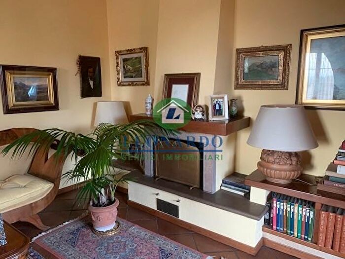 Casa con 9 locali in vendita in Buggiano