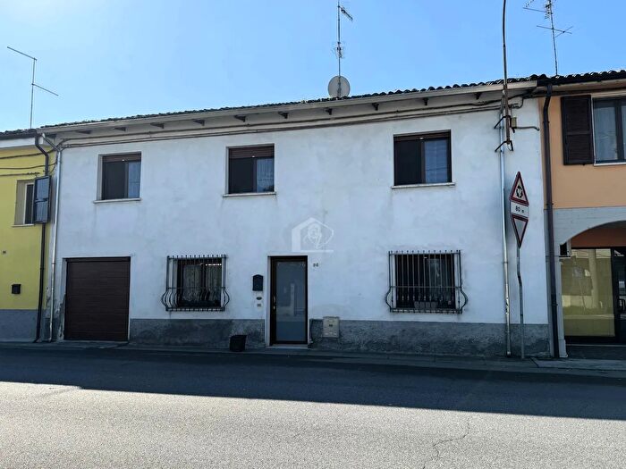 Casa con 6 locali in vendita in Reggiolo