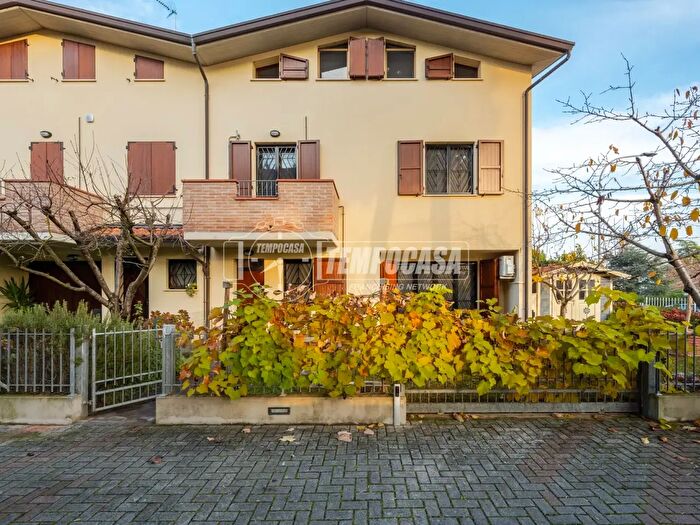 Casa quadrilocale in vendita in Via Anselmo Marabini, Dozza