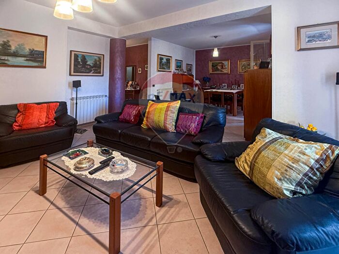 Casa con 15 locali in vendita in Via Duilio, Carlentini