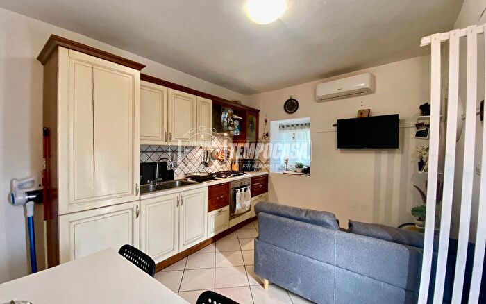 Casa bilocale in vendita in Via Nucleo Mirteto Alto, Massa