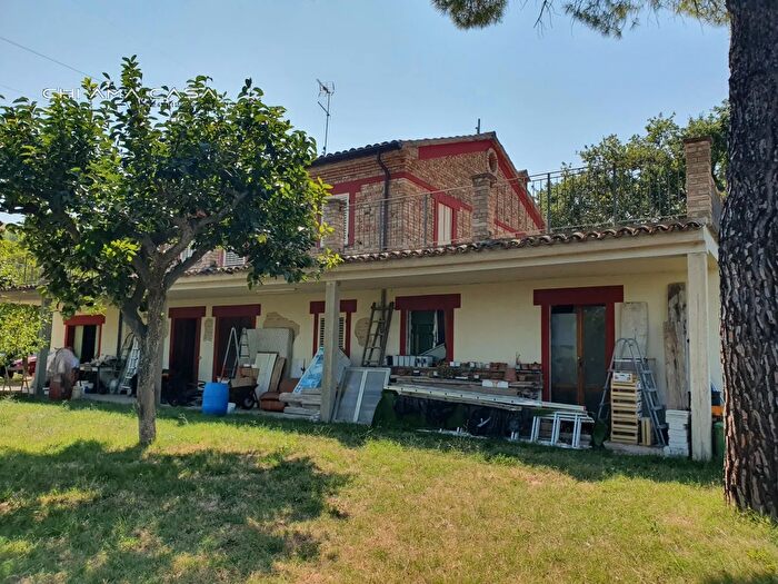 Casa con 5 locali in vendita in Via Pontevecchio, Vallefoglia
