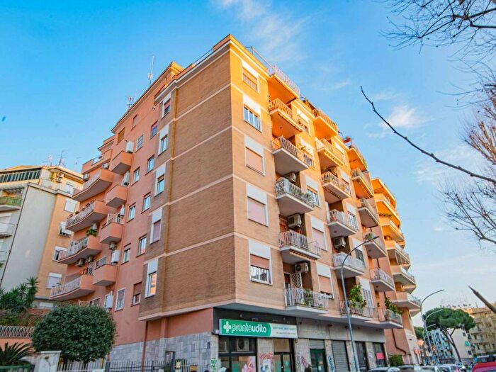 Appartamento trilocale in affitto in viale pantelleria, Città Giardino, Roma