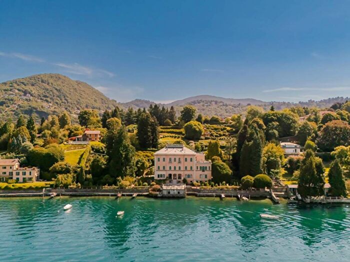 Appartamento trilocale in affitto in Via Motta, Centro, Orta San Giulio