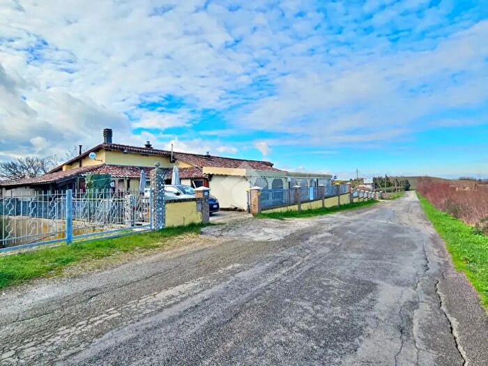 Casa con 10 locali in vendita in Via Roma, Saludecio