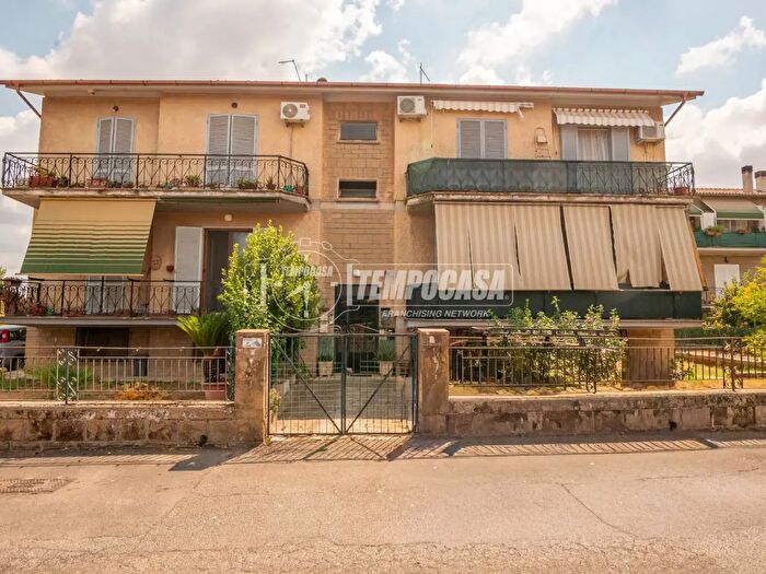 Appartamento trilocale in vendita in Via dei Tulipani, Anguillara Sabazia