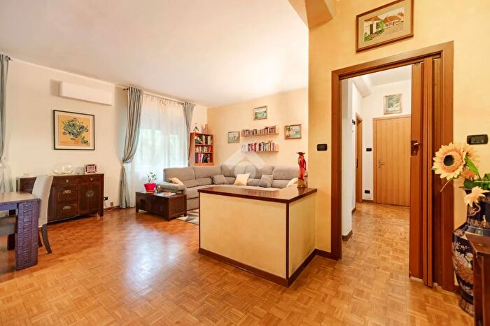 Appartamento trilocale in vendita in Via F Sacchetti, Sesto San Giovanni