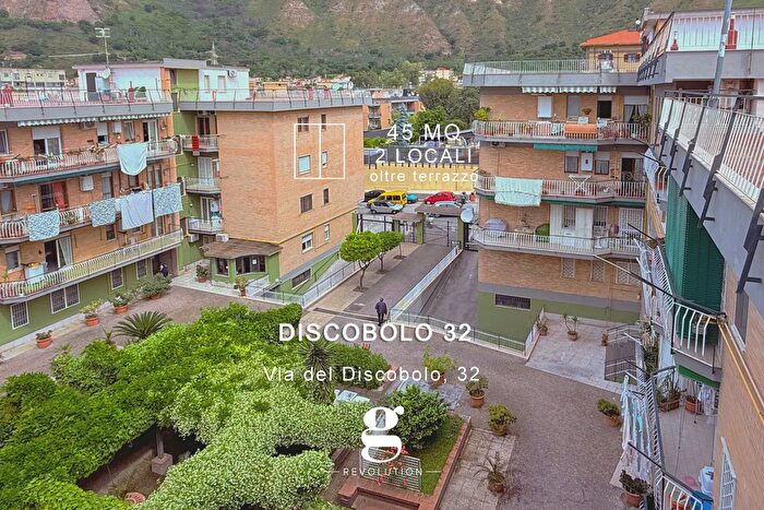 Appartamento bilocale in vendita in Via del Discobolo, Napoli