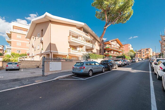 Appartamento trilocale in vendita in Via Vincenzo Viara De Ricci, Roma