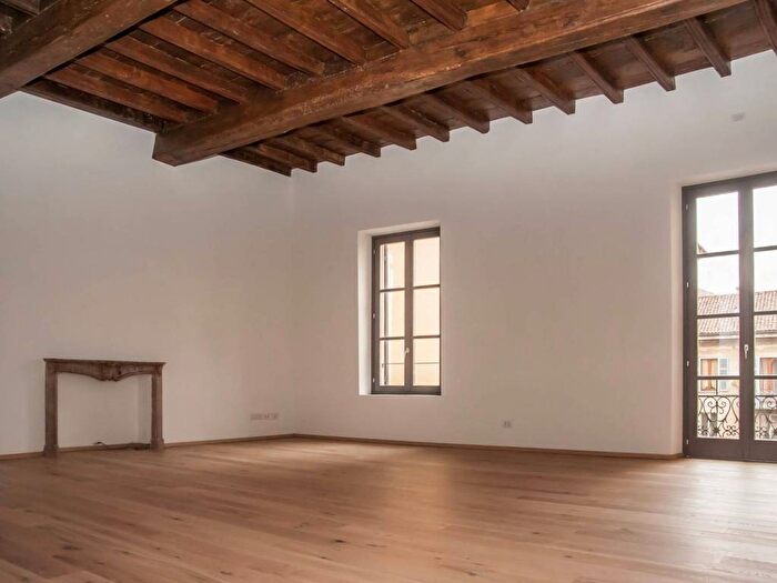 Appartamento con 5 locali in affitto in Piazza della Meridiana, Centro Storico, Chieri