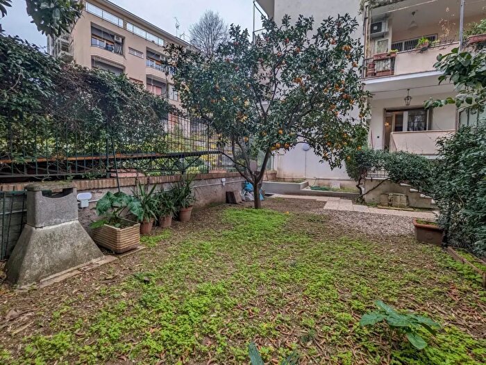 Appartamento bilocale in affitto in Via delle Montagne Rocciose, Roma