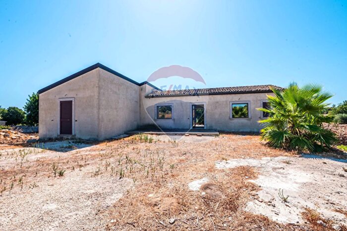 Casa con 6 locali in vendita in Pozzo Cassero Sp Snc, Modica