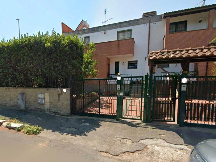 Casa con 6 locali in affitto in Via Carlo Siviero, Acilia, Roma