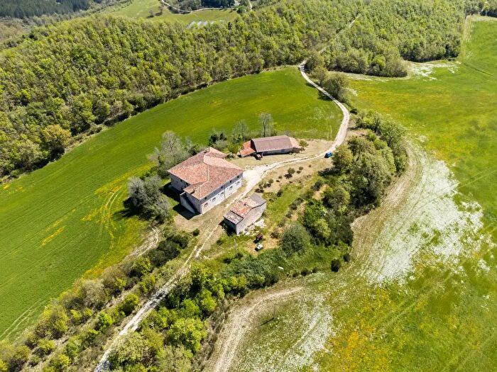Casa con 8 locali in vendita in Strada Fontetta, Cagli
