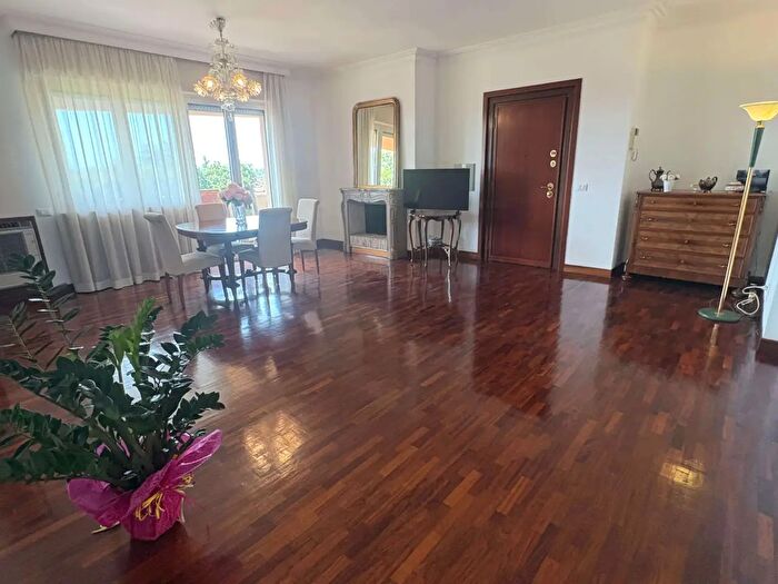 Appartamento quadrilocale in affitto in Largo Valerio Bacigalupo, Roma