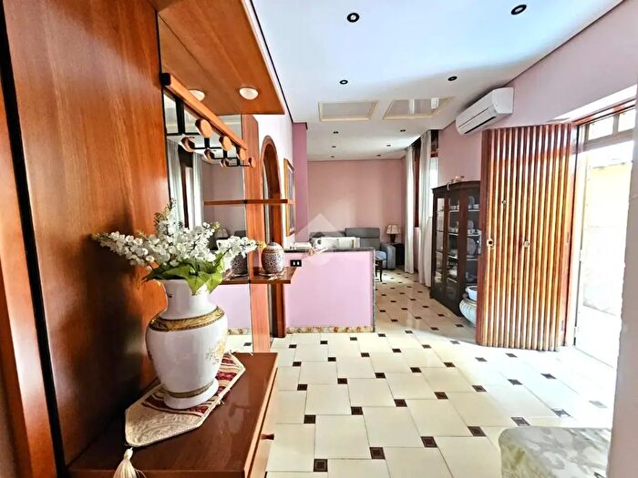 Appartamento trilocale in vendita in Piazza Ernesto Cesaro, Torre Annunziata