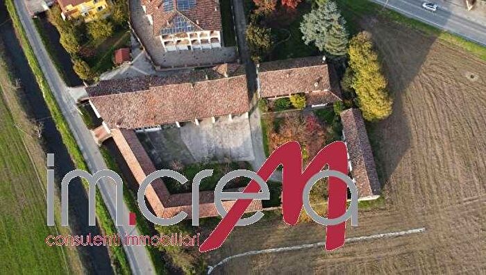 Casa con 10 locali in vendita in Via Cremona, Crema