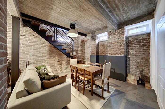 Casa quadrilocale in vendita in Via Pietro Cossa, Torino