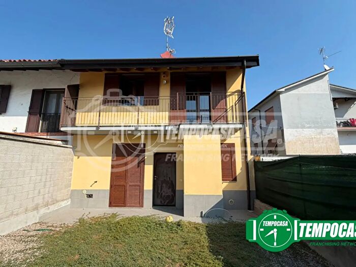 Casa trilocale in vendita in Via San Giovanni, Motta Visconti