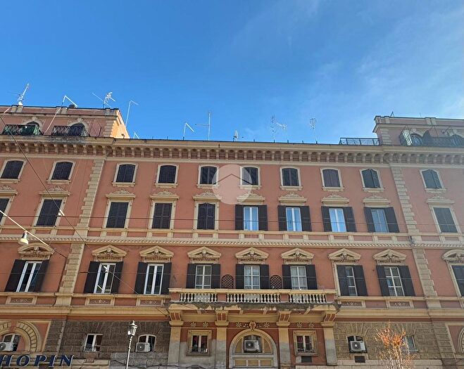 Appartamento quadrilocale in vendita in Via Ottaviano, Roma