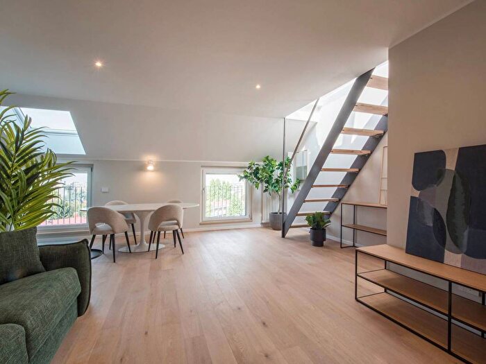 Casa trilocale in affitto in Via Giacomo Antonini, Vigentino Fatima, Milano